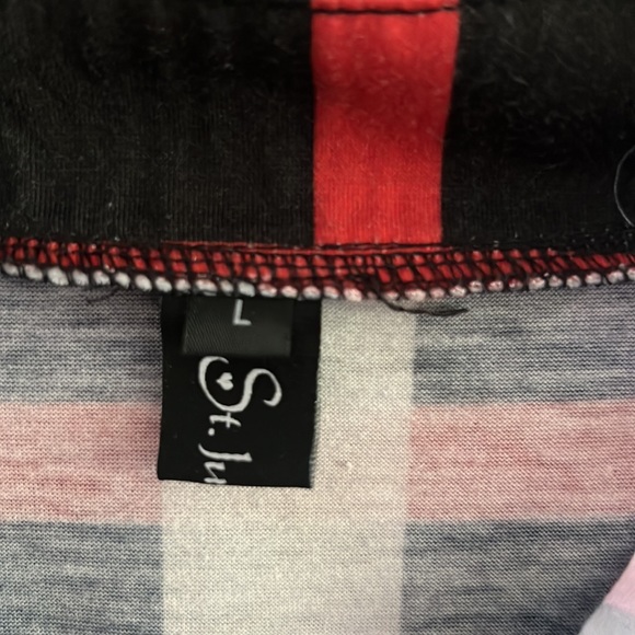 St. Jubileens Women’s tunic 3/4 sleeves black/white/gray/red Vneck size Large - Picture 7 of 17